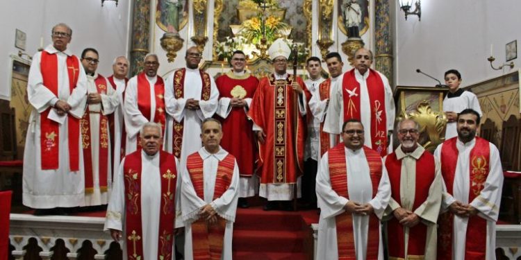 Em clima de festa, Padre Lucas toma posse em Carrancas