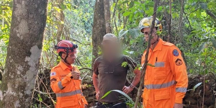 Bombeiros resgatam homem desaparecido no próximo à Fazenda do Pombal