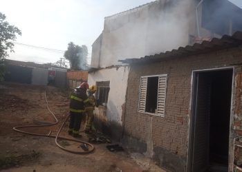 INCÊNDIO EM RESIDÊNCIA