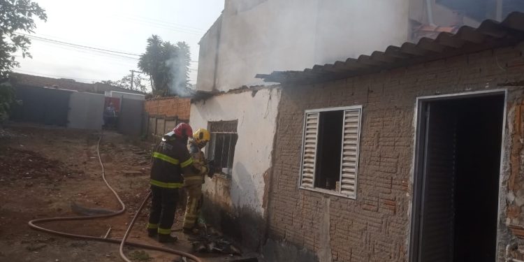 INCÊNDIO EM RESIDÊNCIA