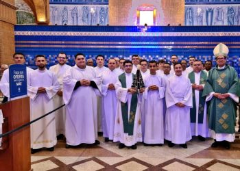 Seminário São Tiago celebra aniversário com missa e romaria ao Santuário de Aparecida/SP