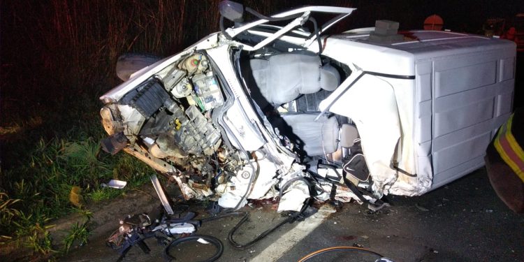 Bombeiros atendem novo acidente automobilístico com vítima presa às ferragens na BR 265