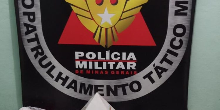 PM cumpre mandado de busca e apreensão no Bairro Santo Antônio