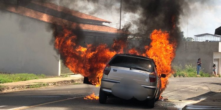 INCÊNDIO EM VEÍCULO