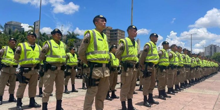 Minas terá reforço de 1,4 mil policiais militares na segurança durante o fim do ano