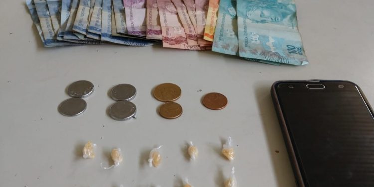 Após denuncias homem de 42 anos é preso por tráfico de drogas em São João Del Rei
