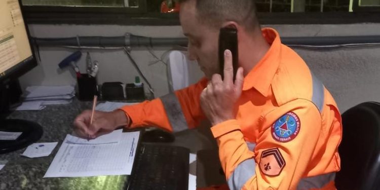 Por videochamada, Bombeiro salva idosa que estava engasgada em São João del-Rei