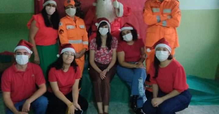 Bombeiros apoiam ação Natalina do Caps infantojuvenil de Lafaiete
