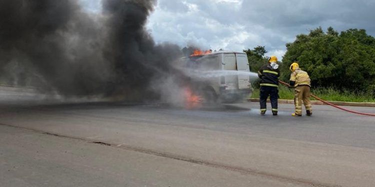 INCÊNDIO EM VEÍCULO