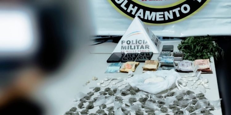 Policiais apreendem maconha, cocaína, ecstasy e mais de 4 mil reais em SJDR
