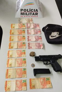 Após policia militar encontrar drogas, menor tenta fugir pelo telhado. O telhado não suportou seu peso e o mesmo veio a cair.