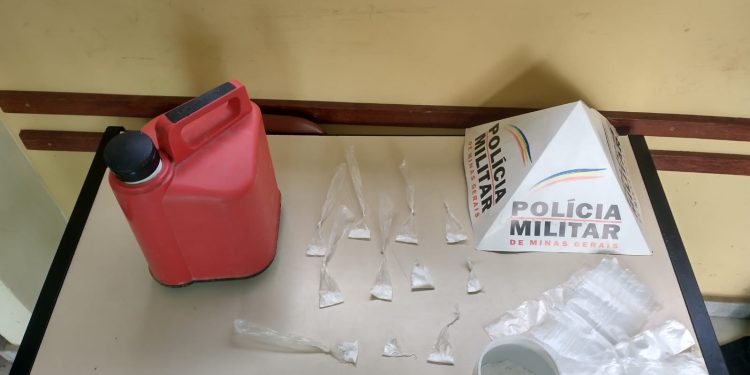Pm apreende drogas em Barbacena