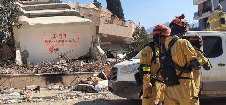 Bombeiros de Minas completam 11 dias de operações na Turquia