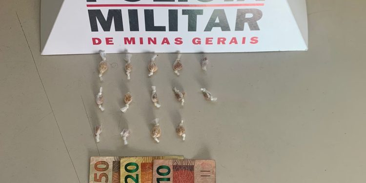 Mulher é presa por tráfico de drogas em Barbacena.