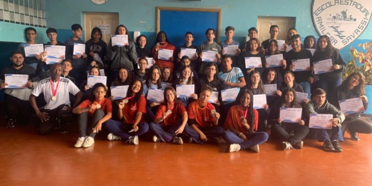 Polícia Civil participa de homenagem e hora cívica em escola da rede estadual em Barbacena
