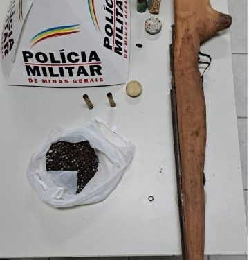 Em São Tiago, homem é preso por porte ilegal de armas.
