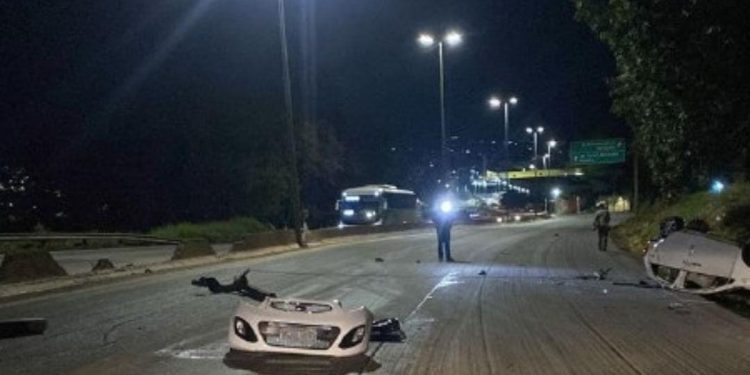 Ocupantes de carros em acidentes diferentes são namorados