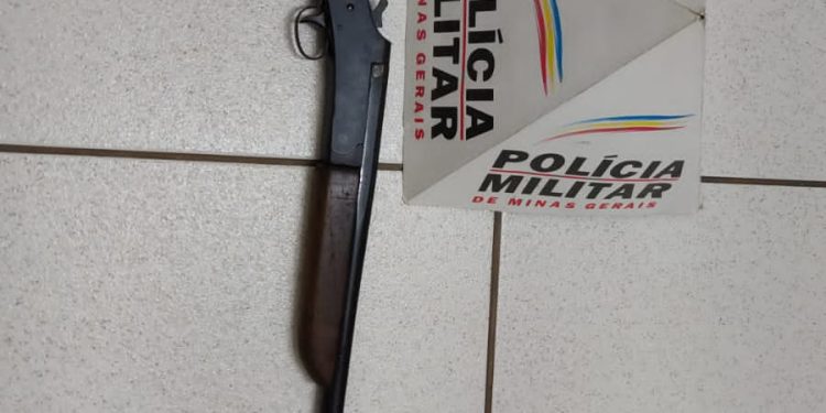 Senhor de 54 anos é preso por posse ilegal de arma de fogo