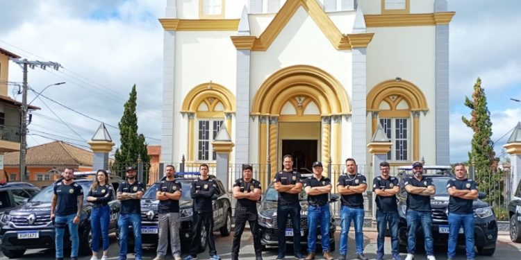 Polícia Civil realiza operação para desarticular grupo criminoso que atuava no Campo das Vertentes