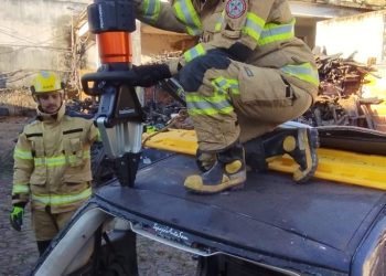 Militares do Corpo de Bombeiros de Conselheiro Lafaiete realizam treinamento de técnicas de salvamento veicular