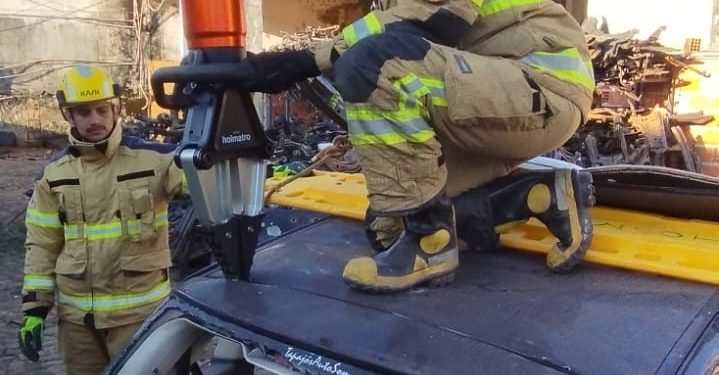 Militares do Corpo de Bombeiros de Conselheiro Lafaiete realizam treinamento de técnicas de salvamento veicular