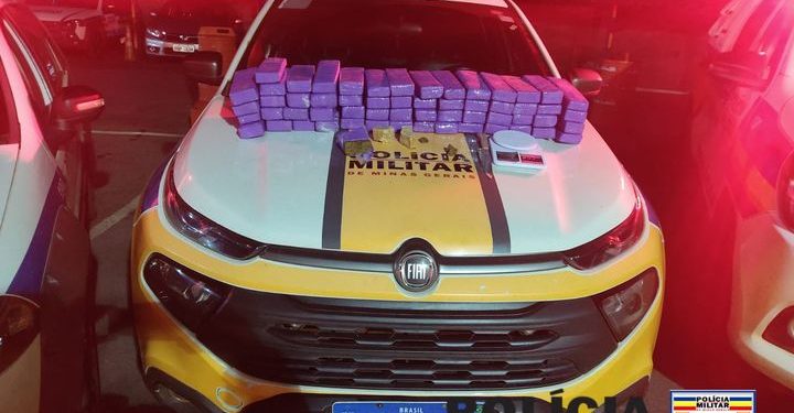 PMRv prende um homem por suspeita de tráfico de drogas e retém um carregamento de maconha