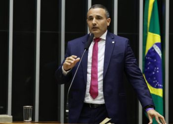 Comissão aprova obrigação de escolas mudarem sinais sonoros para evitar incômodos a alunos autista