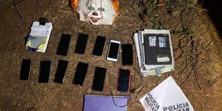 Polícia Militar prende 20 pessoas por extração ilegal de minério de ferro