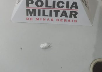 Mulher é presa por tráfico de drogas.