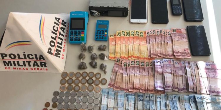 Jovem é preso por tráfico de drogas em Barbacena