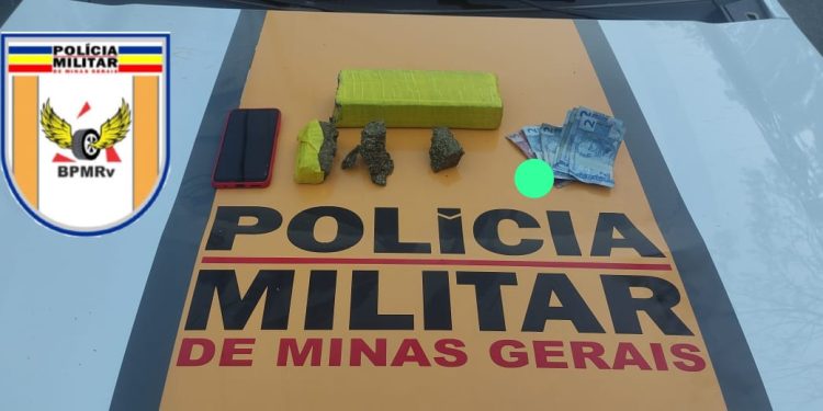 PMRv prende um homem e apreende drogas na BR-265 em São João del-Rei