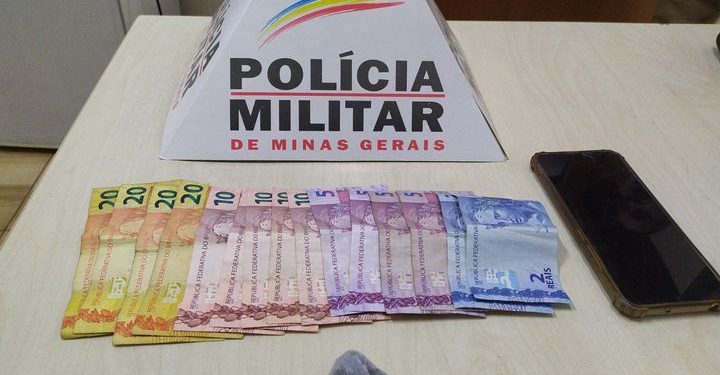 Homem foi preso por tráfico de drogas, com mandado de prisão em aberto, em São João del-Rei