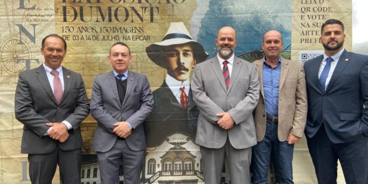 Inspetor do 13° Departamento de Polícia é agraciado com a medalha Mérito Santos Dumont