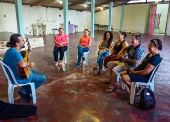Através do CRAS Gabirobinhas, a Prefeitura de Ritápolis está oferecendo aula de violão para todas as idades!