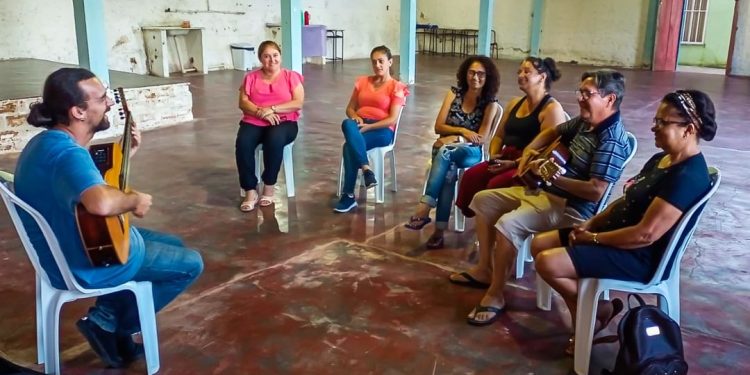 Através do CRAS Gabirobinhas, a Prefeitura de Ritápolis está oferecendo aula de violão para todas as idades!