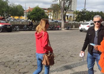 Bombeiros de São João del Rei realizam blitz educativa no centro da cidade.