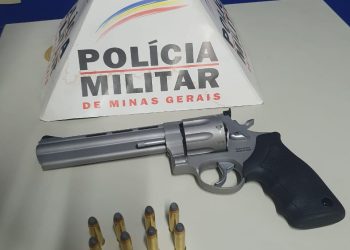 Homem é preso por porte ilegal de arma de fogo de uso restrito