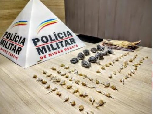 Dois jovens são presos com drogas em São João del Rei