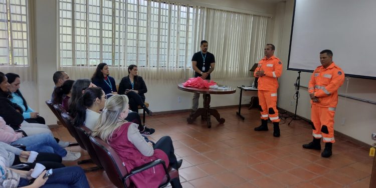 Segunda Companhia Independente de Bombeiros militar realiza a Operação Rota de Emergência no Hospital Regional de Barbacena.