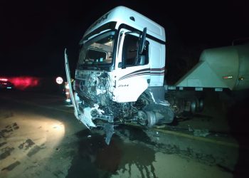Grave acidente em rodovia entre carro e carreta deixa vitima fatal