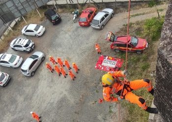 2ª Cia Ind – Bombeiros de Barbacena realizam treinamento de Salvamento em Alturas