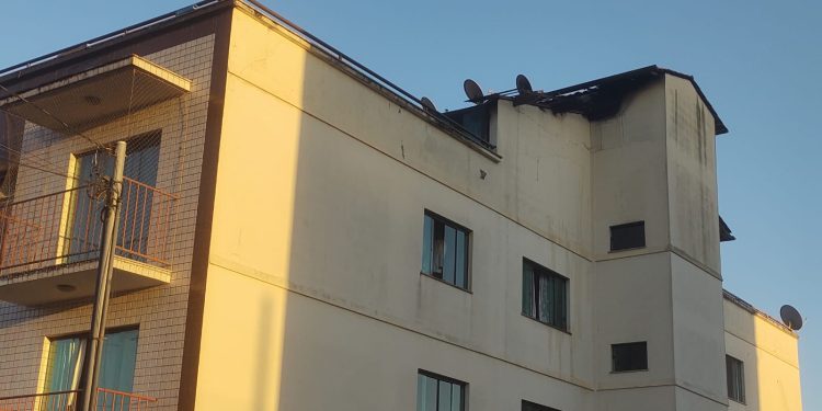 Incêndio em uma cobertura de um prédio de três andares em Barbacena