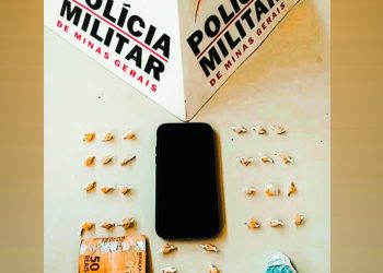 Após tentar correr dos policias, menor é pego com drogas e é apreendido.