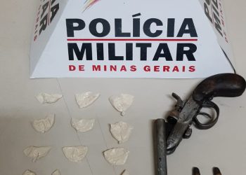 Menor de idade é apreendido com arma de fogo e drogas em Barbacena