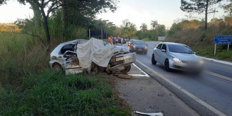 Bombeiros atendem ocorrência de acidente automobilístico com vítima fatal na BR 265