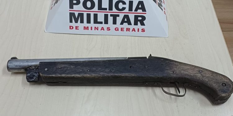 Menor de 15 anos é apreendido com arma na Vila São Bento em São João del Rei