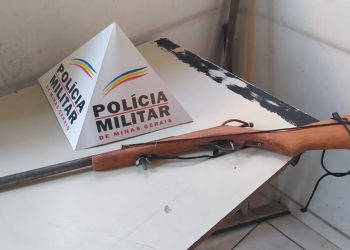 Senhor de 63 anos atira acidentalmente em sua perna