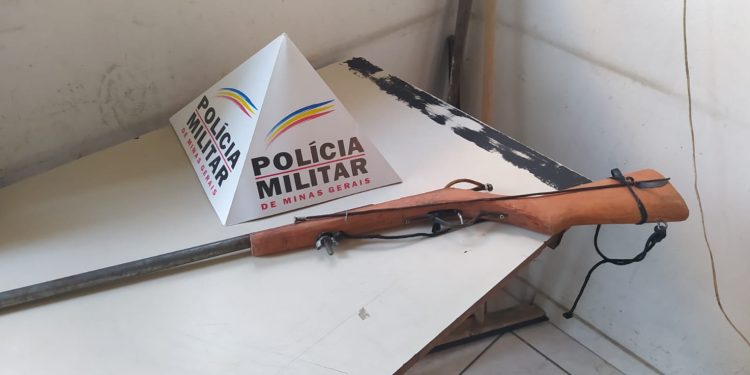 Senhor de 63 anos atira acidentalmente em sua perna