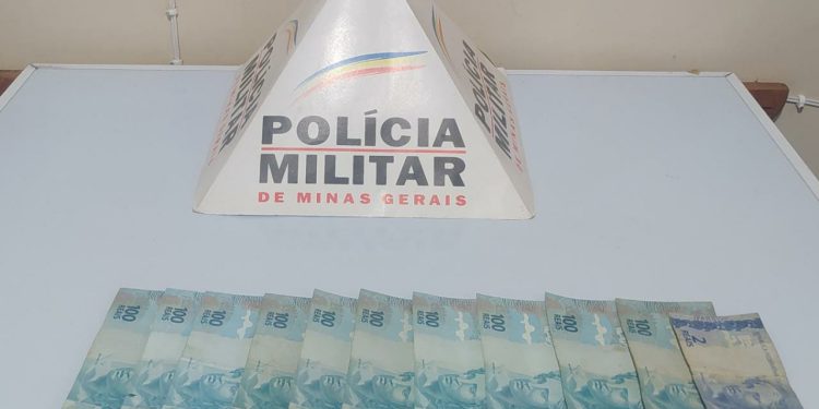 Após contratar serviço de reparo para sua casa, senhor de 73 percebe que lhe foi roubado 2.700; e homem diz que gastou o dinheiro pagando algumas contas.
