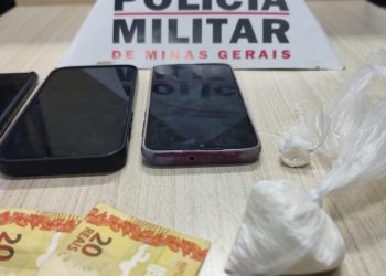 Após denúncia anônima dois homens e uma adoslecente de 17 anos foram presos por tráfico de drogas em São João del Rei